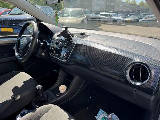 Volkswagen Up! 1.0 picture 16