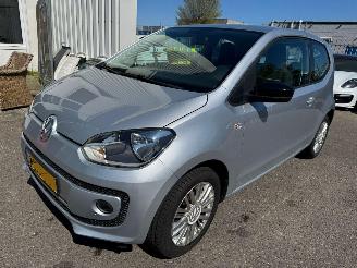 damaged passenger cars Volkswagen Up! 1.0 groove up! BlueMotion 2014/4