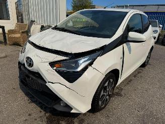 damaged passenger cars Toyota Aygo 1.0 VVT-i x-joy 2021/3
