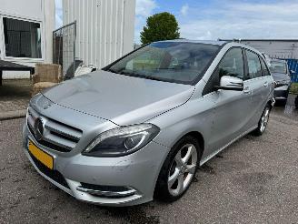Damaged car Mercedes B-klasse 180 AUTOMAAT Ambition 2014/3