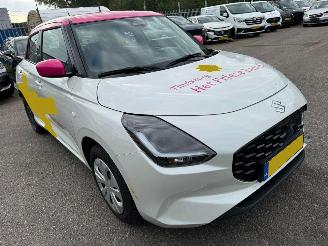Voiture accidenté Suzuki Swift 1.2 Comfort Smart Hybrid 2025/11