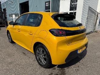 Peugeot 208 1.2 PureTech Active Pack picture 3