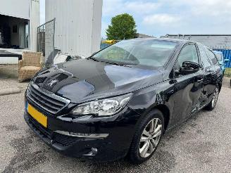 Coche accidentado Peugeot 308 SW 1.6 BlueHDI Blue Lease Executive Pack 2015/12