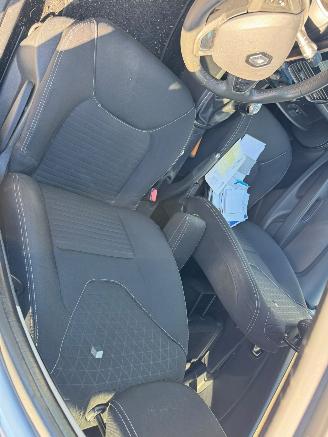 Renault Clio Estate 0.9 TCe Limited picture 18