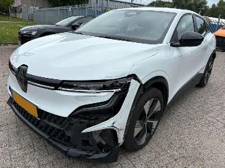 Damaged car Renault Mégane E-Tech EV60 Optimum Charge Equilibre 2023/7