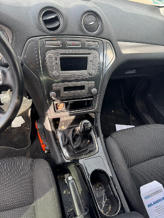 Ford Mondeo Wagon 2.0-16V Limited picture 12