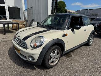 Schadeauto Mini Cooper 3-Deurs 1.6 Cooper Business Line 2010/4