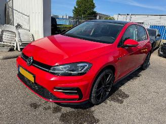Schadeauto Volkswagen Golf 1.0 TSI Highline Business R 2018/3