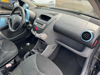 Peugeot 107 1.0-12V Urban Move picture 13