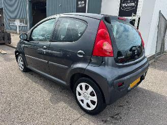 Peugeot 107 1.0-12V Urban Move picture 3