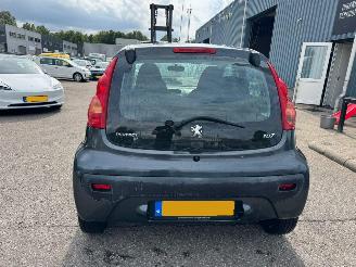 Peugeot 107 1.0-12V Urban Move picture 4