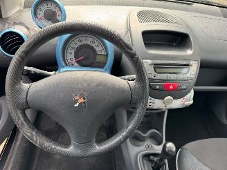 Peugeot 107 1.0-12V Urban Move picture 11