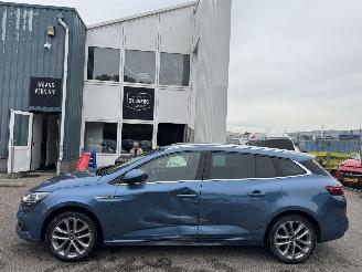 uszkodzony samochody osobowe Renault Mégane Estate 1.2 TCe GT-Line 2016/11