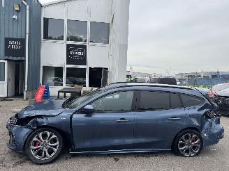 Vaurioauto  passenger cars Ford Focus 1.0 EcoBoost Hybride ST Line Style 2022/6