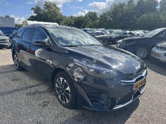Damaged car Kia Ceed 1.6 GDI PHEV DynamicPlusLine 2024/9