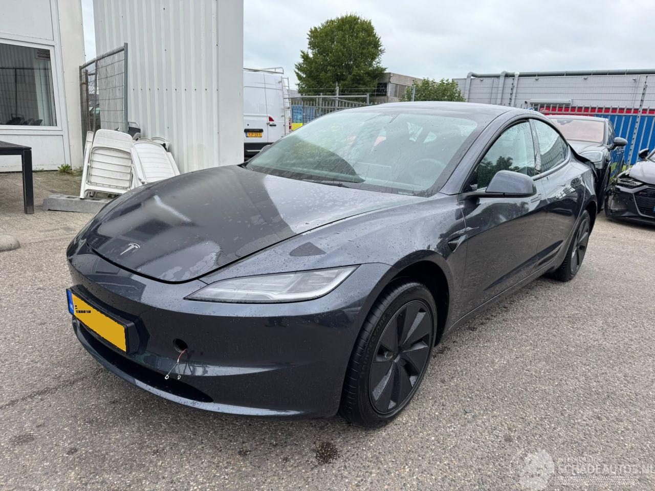 Tesla Model 3 RWD 60 kWh 283 PK BJ 2024