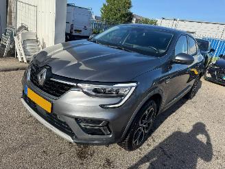Damaged car Renault Arkana 1.6 E-Tech hybrid 145 techno 2023/6