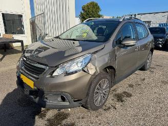 krockskadad bil auto Peugeot 2008 1.2 PureTech Blue Lion 2016/2