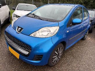 uszkodzony samochody osobowe Peugeot 107 1.0-12V XS 2011/4