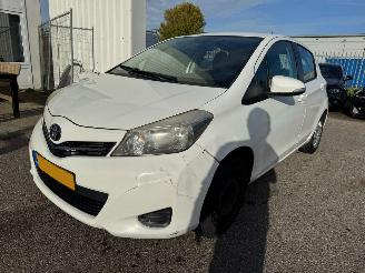 Damaged car Toyota Yaris 1.0 VVT-i Aspiration 2012/2