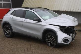 Salvage car Mercedes GLA GLA (156.9), SUV, 2013 / 2019 1.6 180 16V 2018/3