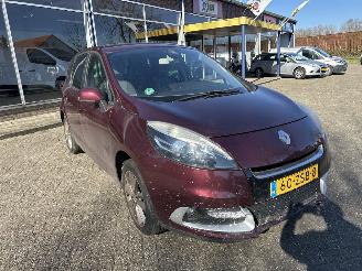krockskadad bil auto Renault Scenic 1.2 TCE COLLECTION 2013/1