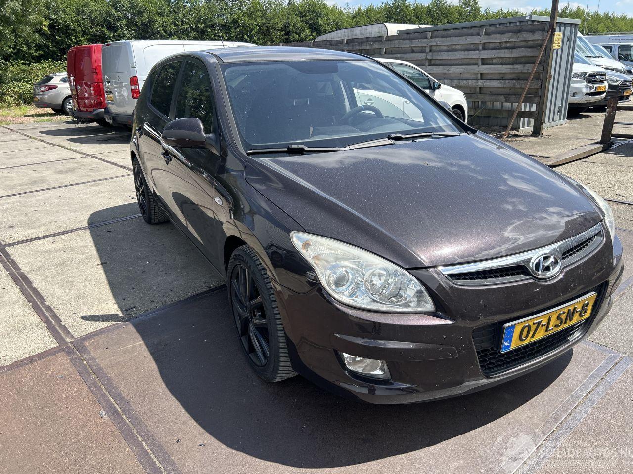 Hyundai I-30 1.6 I DYNAMIC LUXE