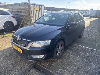 skadebil auto Skoda Octavia 1.6 TDI Greenline Businessline 2014/12