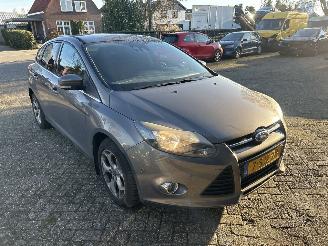 uszkodzony samochody osobowe Ford Focus 1.0 ECOBOOST TITANIUM 2013/10