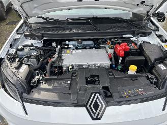 Renault 5 COMFORT RANGE ICONIC CINQ 52KWH picture 16