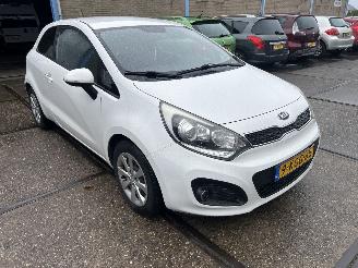 Coche accidentado Kia Rio 1.2 CVVT PLUS PACK 2013/4