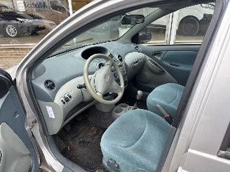 Toyota Yaris 1.00 16V VVT-i   Sol picture 6