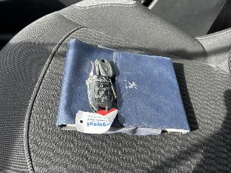 Peugeot 208 1.2 PURETECH LION picture 11