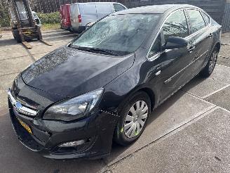 krockskadad bil auto Opel Astra 1,4 TURBO  Edition 2016/1