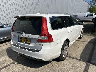 Avarii autoturisme Volvo V-70 1.6 T4 KINETIC 2013/10