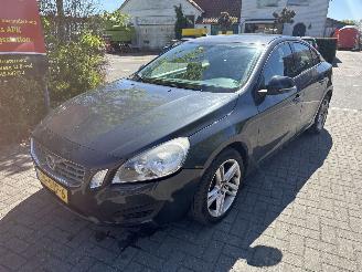 skadebil auto Volvo S-60 1.6 T3  Kintetic 2011/9