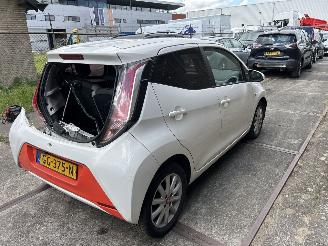 Toyota Aygo 1.0 VVT-I X-PLAY picture 3