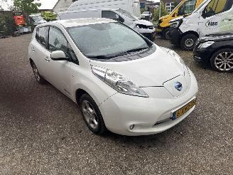 krockskadad bil bromfiets Nissan Leaf Acenta 2014/9