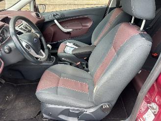 Ford Fiesta 1.6 GHIA picture 8