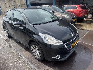 krockskadad bil auto Peugeot 208 1.0 VTI 2013/12