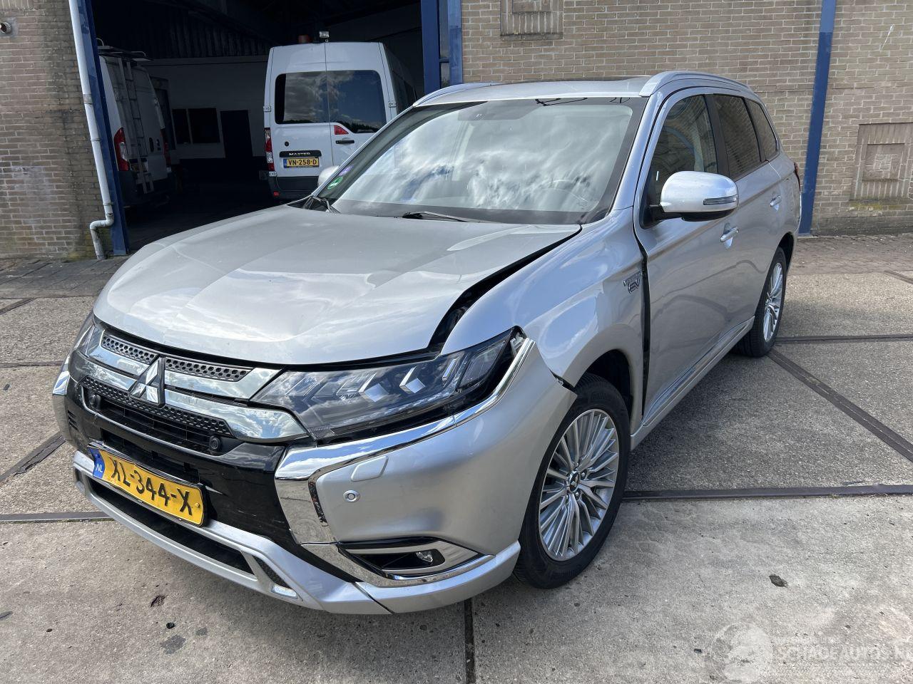 Mitsubishi Outlander 2.4 PHEV INTENSE +