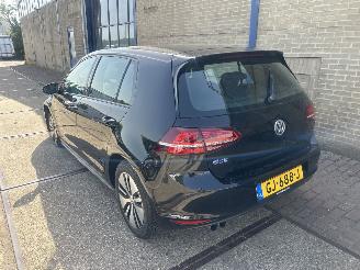 Damaged car Volkswagen Golf 1.4 TSI GTE 2015/6