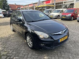 Schadeauto Hyundai I-30 1.6 I-MOTION 2011/7