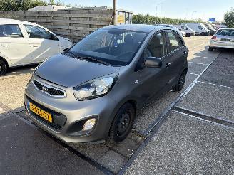 krockskadad bil auto Kia Picanto 1.0 CVVT ISG  Airco 2014/1