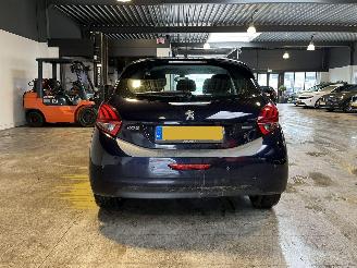 Peugeot 208 1.6 BlueHDi Blue Premium 90.000 KM! picture 4