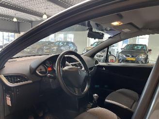 Peugeot 207 1.4 VTi XR picture 12