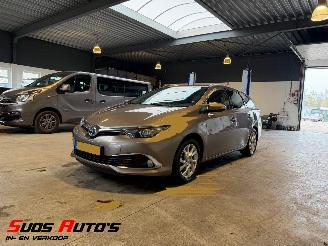 skadebil auto Toyota Auris 1.8 Hybrid Executive NAP! 2015/12
