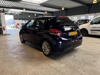 Peugeot 208 1.2 PureTech Allure picture 3