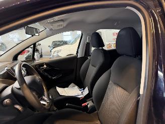 Peugeot 208 1.2 PureTech Allure picture 16
