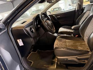 Toyota Auris 1.8 Hybrid Executive picture 12